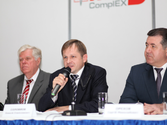 II
Міжнародний форум фармацевтичної індустрії PHARMComplEX palmex.jpg